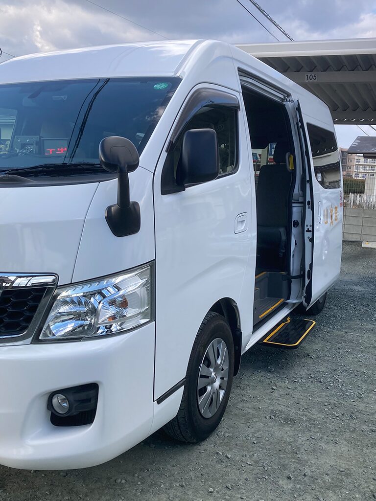 E26系 キャラバン オリジナルステップ