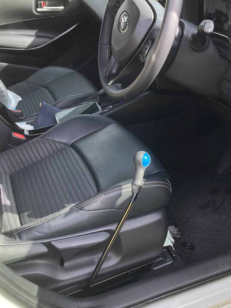 210系カローラツーリング　手動式自動ドア